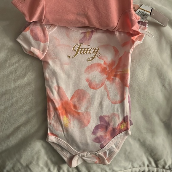 Juicy Couture Onesies 0-3m - Picture 2 of 6